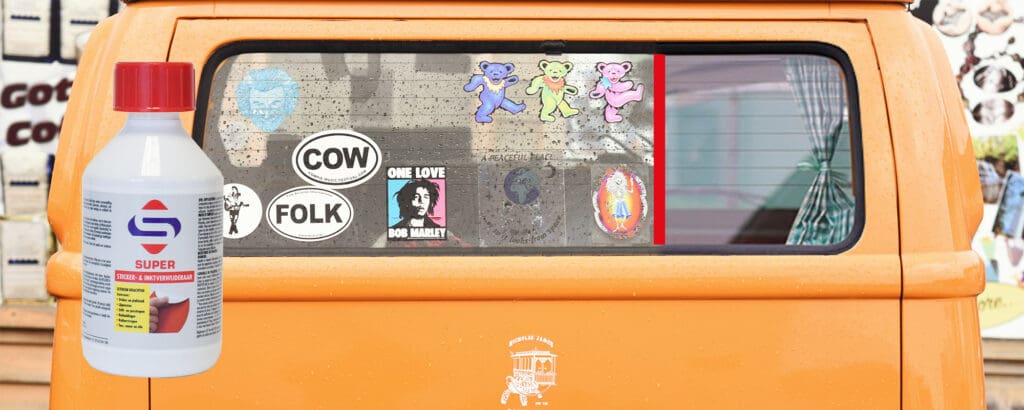 Voor en na foto na stickerresten van het raam verwijderen