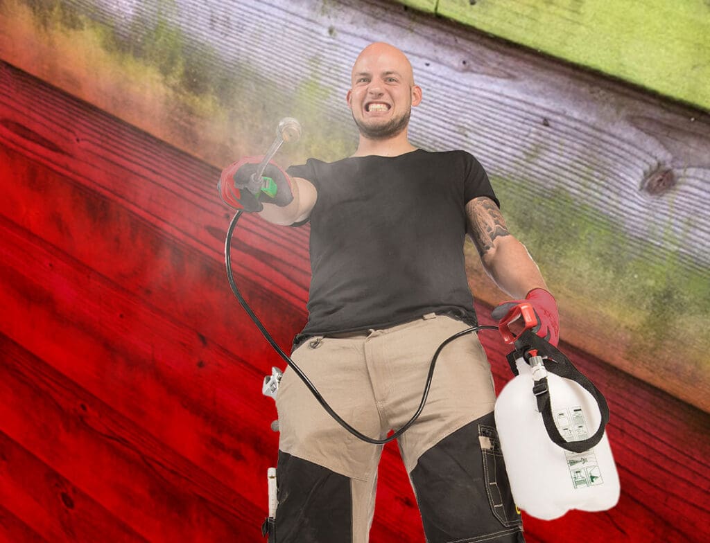 groene-aanslag-op-hout-verwijderen-met-super-groene-aanslagverwijderaar