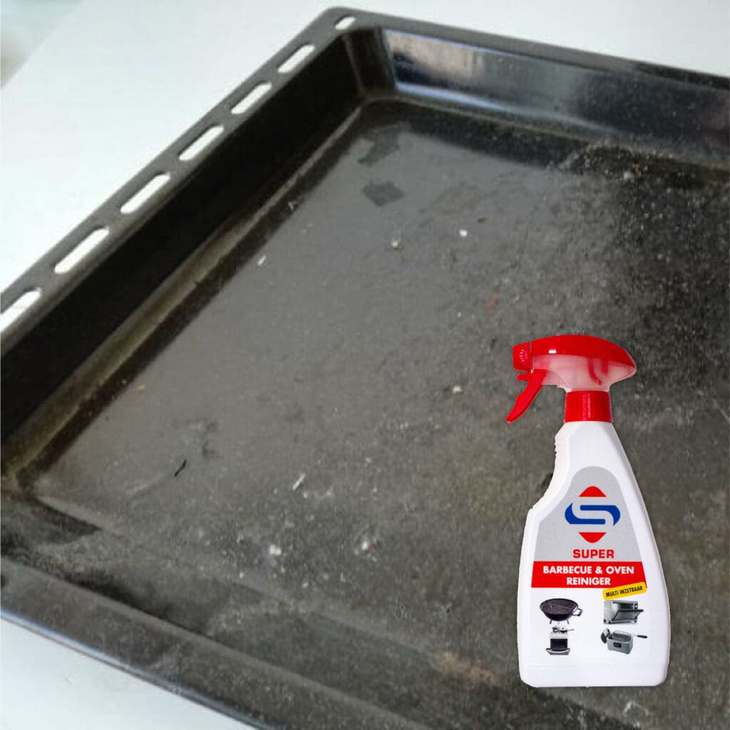 Cleaning oven baking tray