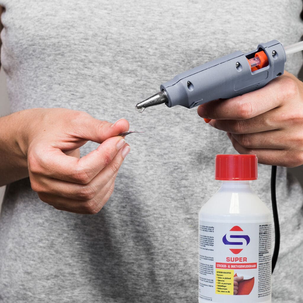 Dissolvant pour colle